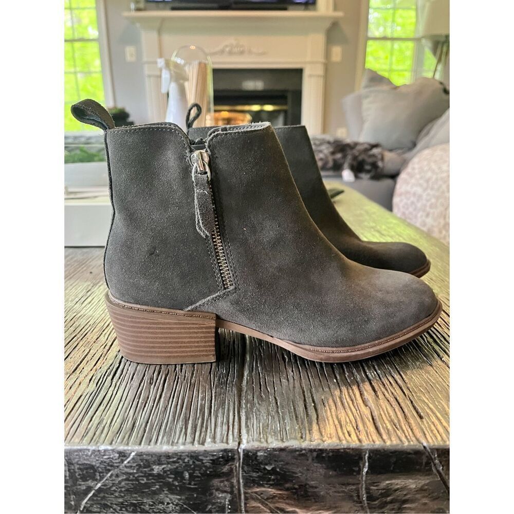Kensie Talynn Gray Suede Zipper Accent Bootie sz 6.5 EUC